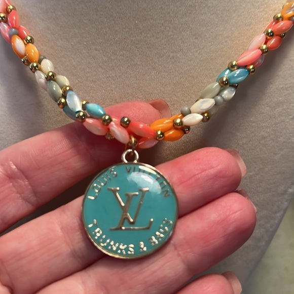 Vintage charmer!  Multicolor Beaded Necklace - Picture 2 of 4